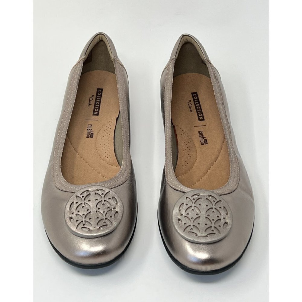 Collection by Clarks Women's Silver Gracelin Round Toe Slip On Leather Flats, 8M